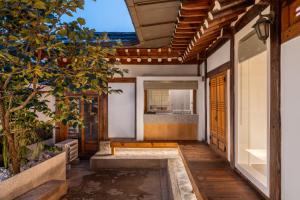 Luxury Hanok Bukchon Summit