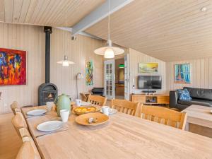 Holiday Home Enid - 700m from the sea by Interhome