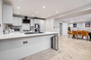 Birmingham 4 Bedroom Apartment - With Parking