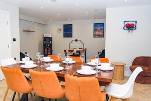 Birmingham 4 Bedroom Apartment - With Parking