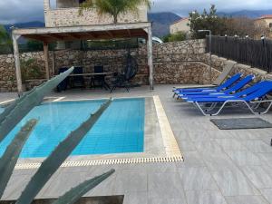 Villa Aris in Crete with private pool en private parking!