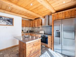 Chalet traditionnel 5 chambres, 10 pers, parking, terrasse, proche La Balme - FR-1-459-210