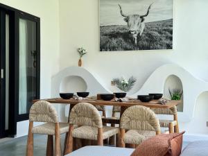 3BR Tropical Villa with Pool & Lush Garden Oasis, 4 minutes to the beach