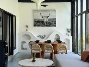 3BR Tropical Villa with Pool & Lush Garden Oasis, 4 minutes to the beach