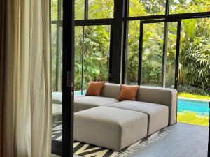 3BR Tropical Villa with Pool & Lush Garden Oasis, 4 minutes to the beach