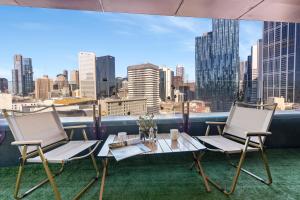 Heart of Mel CBD Top Level View QV Mel Central 1BR