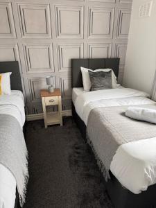 Tranquil Walsall Retreat - 4 Bedrooms