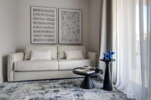 Elegant NEW luxe 2BR AZULIS apartment#7 - big terrace - smart check-in - FREE secure parking