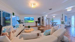 Villa Calma Hidden Tropical Gem with Gym and Pool