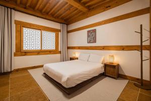 Luxury Hanok Blue Serenity