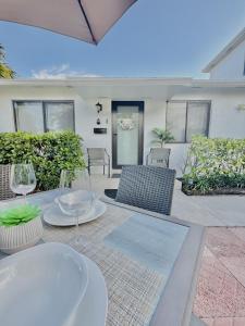 Stylish Stay Close to UM City Vibes