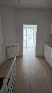 City Escape sleeps 6