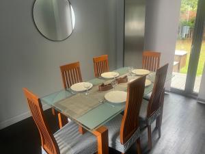 House sleeps 5 Orly Airport Paris