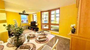 Sunny day new flat with 5 beds