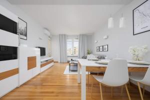 Warsaw Ursus Modern Apartment with Parking, AC & Balcony by Noclegi Renters