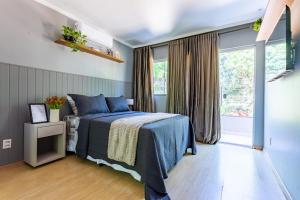 Apto com Ar e varanda a 5 min do aeroporto