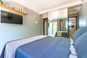 Apto com Ar e varanda a 5 min do aeroporto