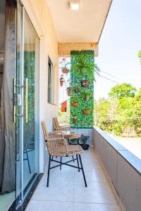 Apto com Ar e varanda a 5 min do aeroporto