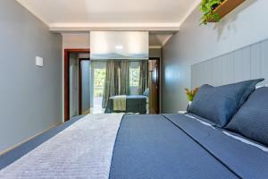 Apto com Ar e varanda a 5 min do aeroporto