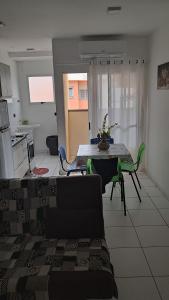 Apto Lazer 3 piscinas, ar condicionado, quadra, churrasqueira e parquinho