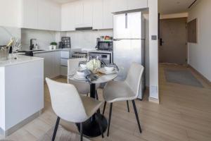 Frank Porter - Binghatti Corner