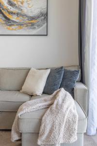 Frank Porter - Binghatti Corner