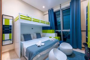 Zigzag Tower B-Golf course view from 33d floor, 2BR-3310A-TB