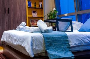 Zigzag Tower B-Golf course view from 33d floor, 2BR-3310A-TB