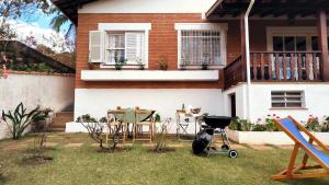 Encantadora varanda com vista para a Serra da Mantiqueira