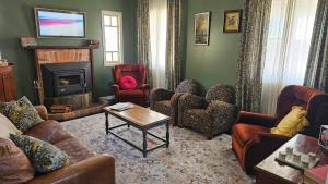 Family Farmside Retreat! Wine, Roos + Pet friendly