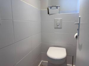 Charmant Appartement avec Cheminée à Cauterets - Animaux admis, Parking et Terrasse - FR-1-812-18
