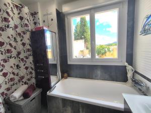 Charming house Aix Marseille with outdoor area