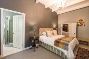 Camera King Luxury - Old Village Lodge
