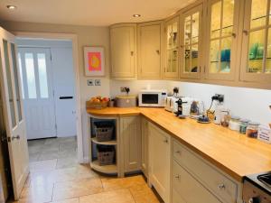 Charming Barn Retreat Near Pewsey & Woodborough