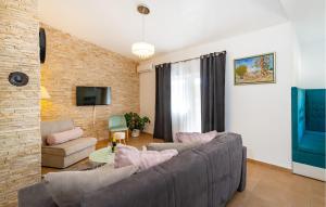 Cozy Home In Vinjerac 