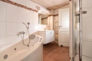 Skipper Asterix Greetsiel für max. 4 Personen - Haustiere herzlich willkommen, direkt am Hafen