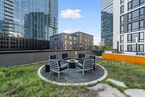 4BR Modern Gem Sleek Bright & Central