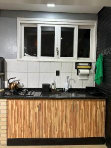 Apartamento com piscina compartilhada, próximo à BR-101