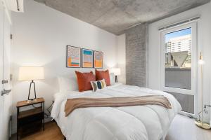 Group-Ready 3BR Sleek Design & Great Location