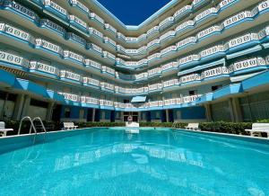 Beachfront flat with sea view