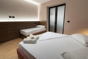 The Red Tile - Sweet Escape Apartments