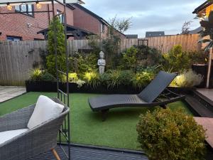 Modern Detached House with multiple parking and large garden next to Anfield Stadium