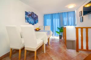 Apartment Placa with Balcony and Sea View