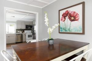 Rennie Lake Hideaway Home