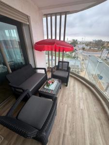 Appartement neuf avec piscine, balcon et à deux pas de la mer"