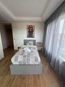 Appartement neuf avec piscine, balcon et à deux pas de la mer"