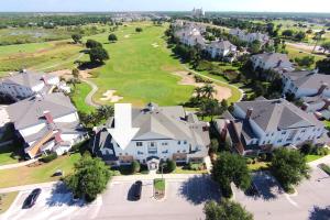 Heritage Crossing Retreat, 3 bed, 2 bath, Stunning Views, 2 balconies, 130