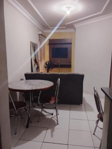 alugo apartamento proximo escola normal