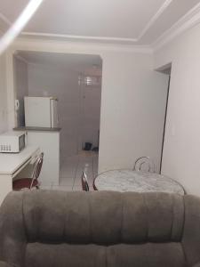 alugo apartamento proximo escola normal