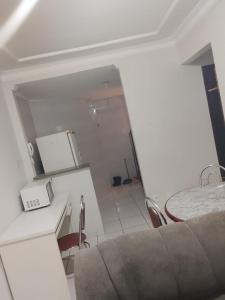 alugo apartamento proximo escola normal